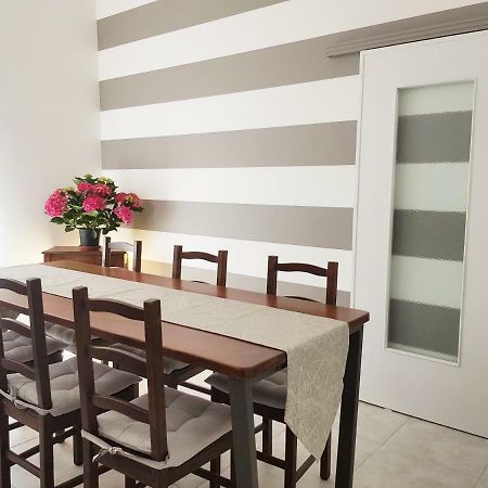 Modern Flat With Panoramic Terrace In Zuccarello Apartment Bagian luar foto