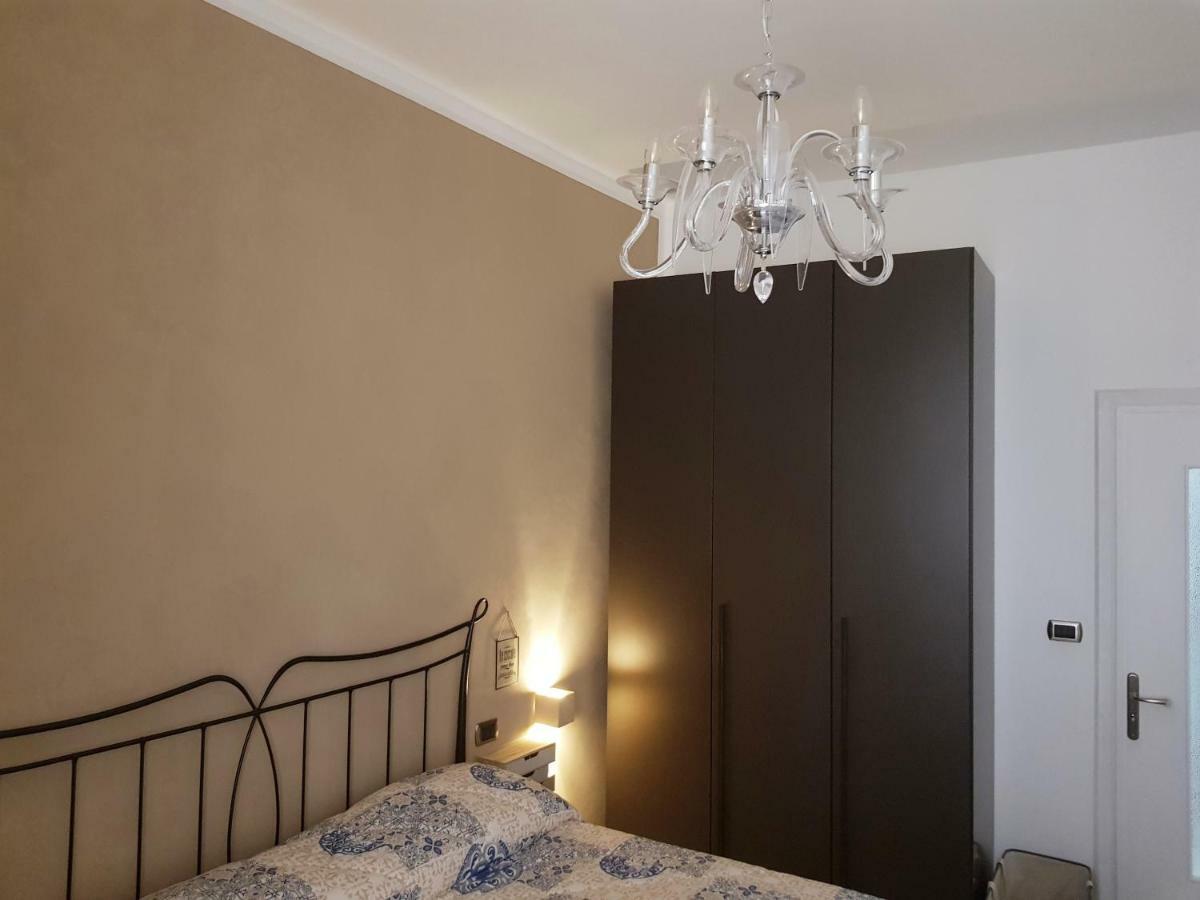 Modern Flat With Panoramic Terrace In Zuccarello Apartment Bagian luar foto