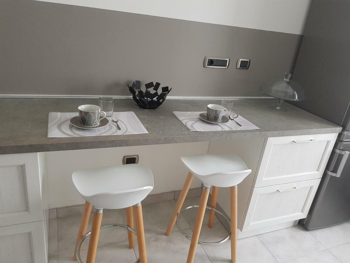 Modern Flat With Panoramic Terrace In Zuccarello Apartment Bagian luar foto