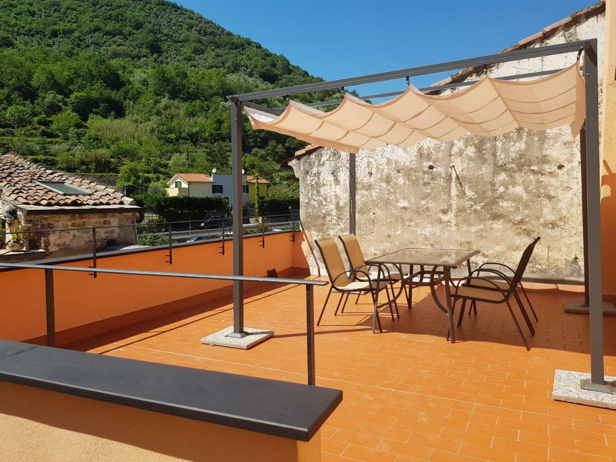 Modern Flat With Panoramic Terrace In Zuccarello Apartment Bagian luar foto