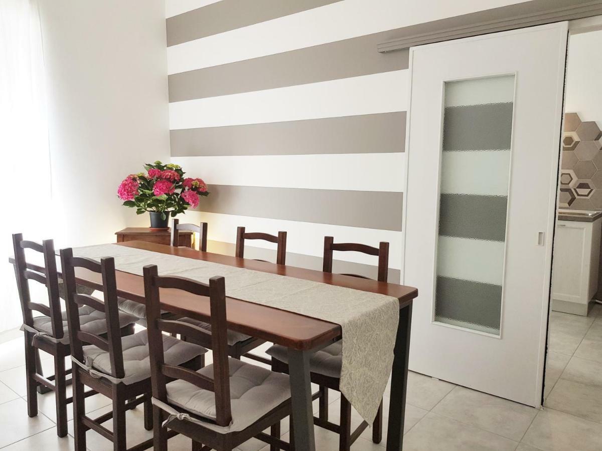 Modern Flat With Panoramic Terrace In Zuccarello Apartment Bagian luar foto